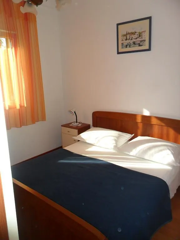Apartments Vukman Seget Vranjica
