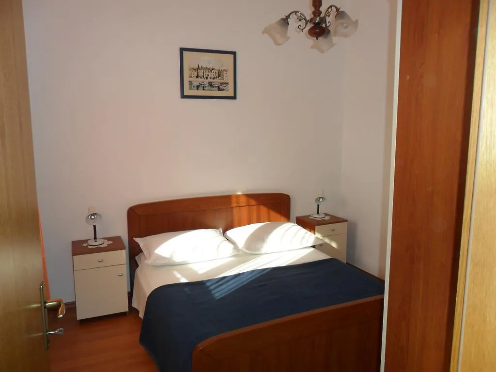 Apartments Vukman Seget Vranjica