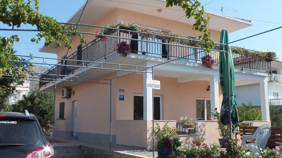 Apartments Vukman Seget Vranjica
